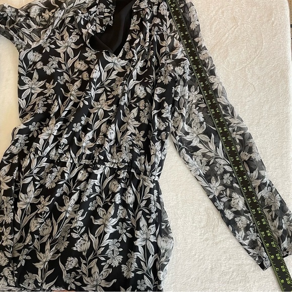 Lauren Ralph Lauren, floral peasant dress, elastic waist, sheer sleeve size 12 - Picture 13 of 14
